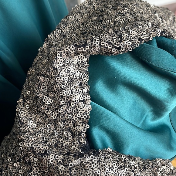 Couture dress, size medium, super flattering! - Picture 5 of 8